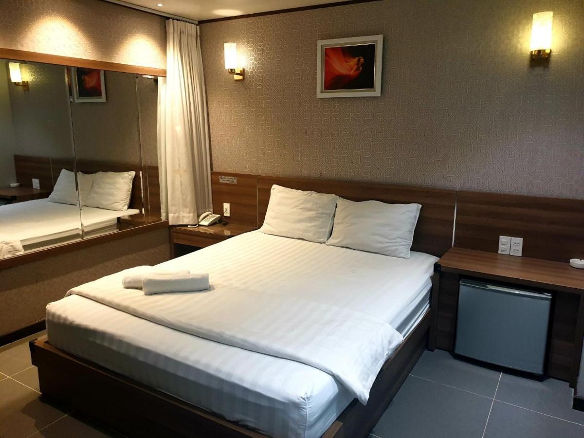 Reddoorz Premium Cloud 9 An Nhon Hotel Hô Chi Minh-Ville Extérieur photo